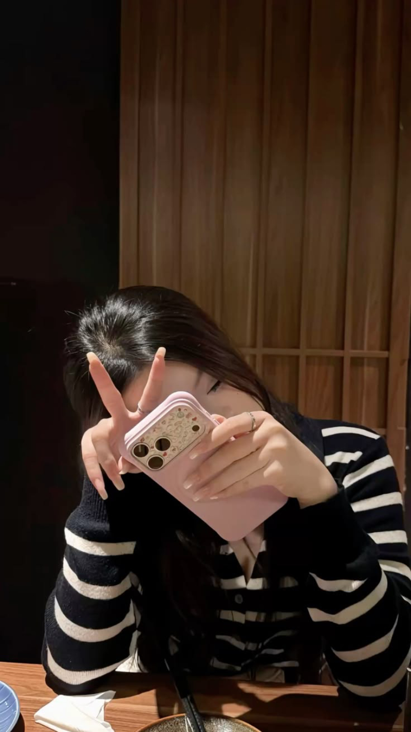 ảnh selfie không lộ mặt tự nhiên