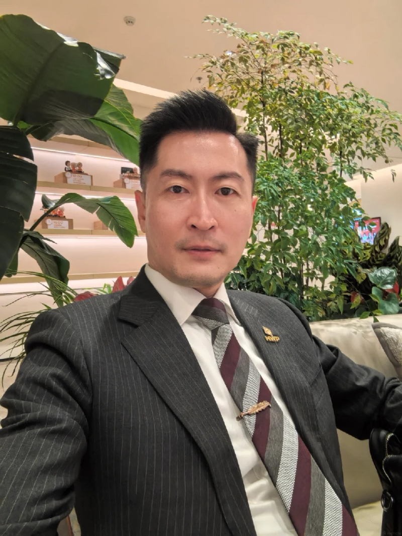 ảnh tổng tài trẻ trung và lịch lãm