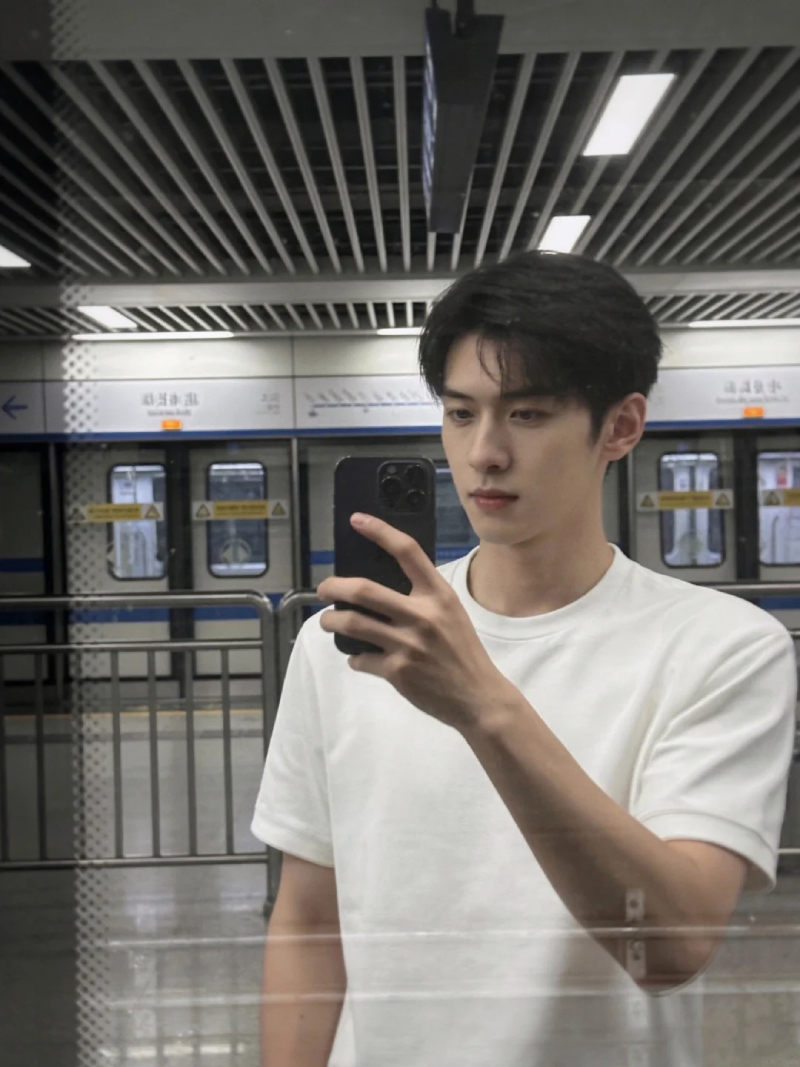 ảnh trai đẹp trên mạng phong cách lịch lãm