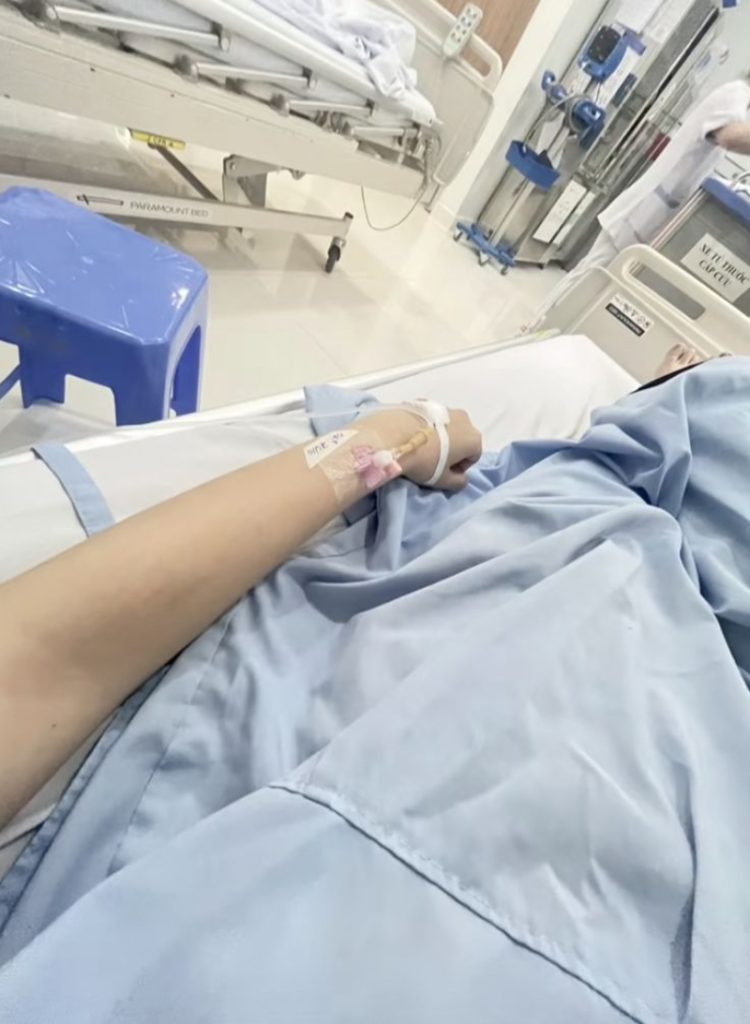 ảnh truyền nước ở tay nữ và dụng cụ truyền dịch