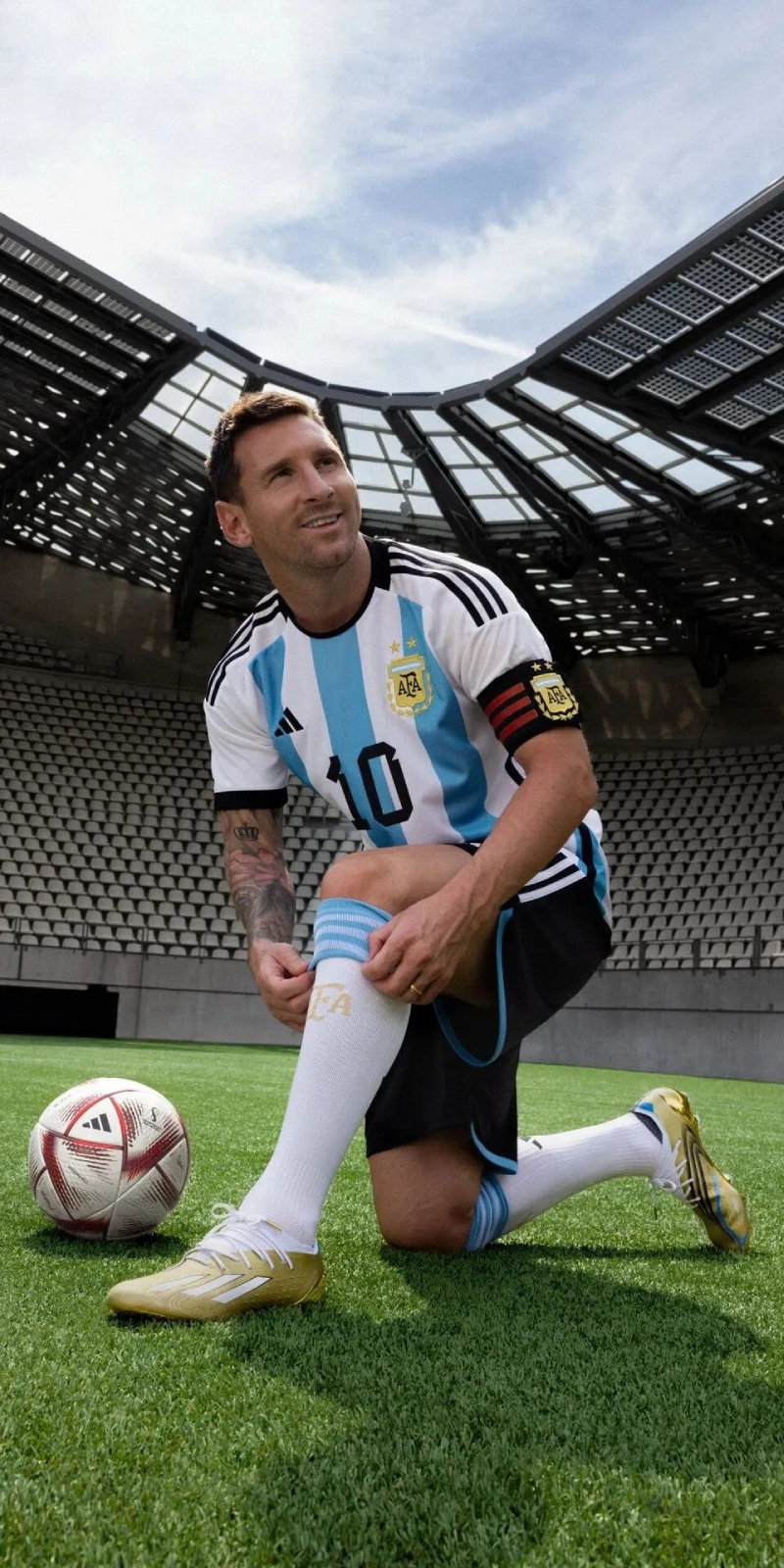 hình ảnh Messi nâng cúp vô địch