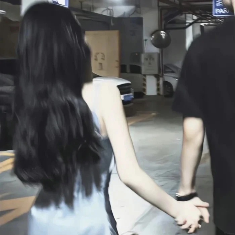 hình ảnh hai người cùng đi bộ