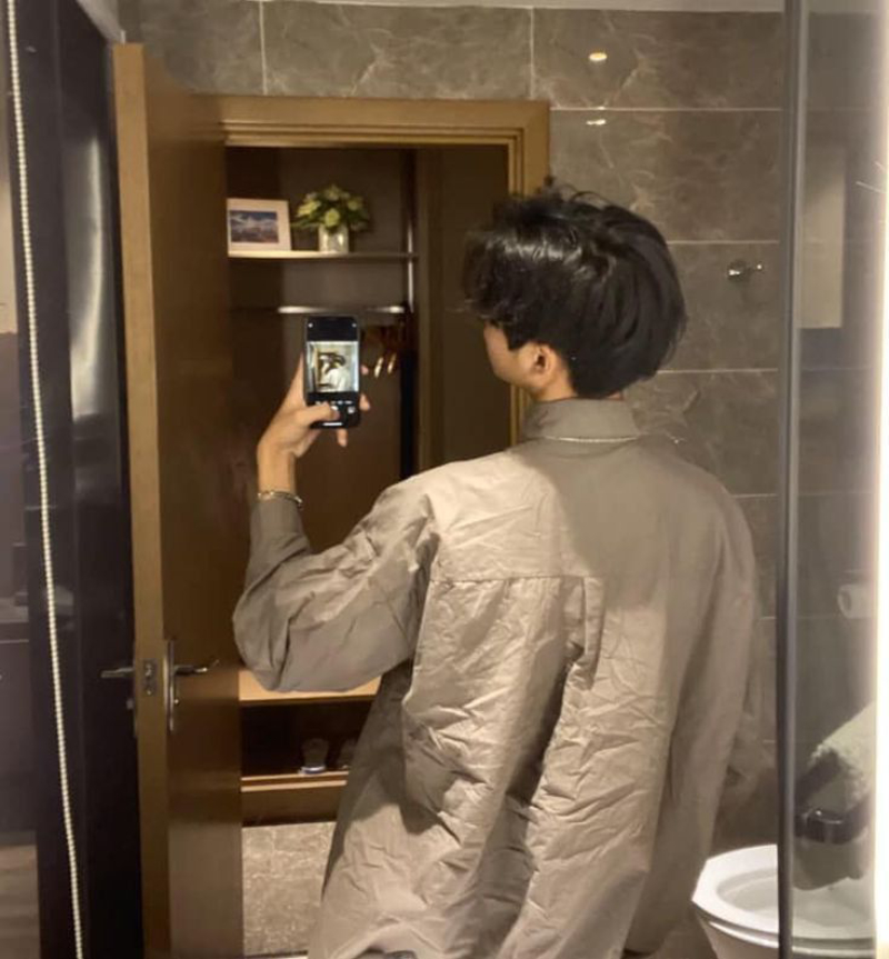 hình ảnh trai đẹp che mặt phong cách nam tính