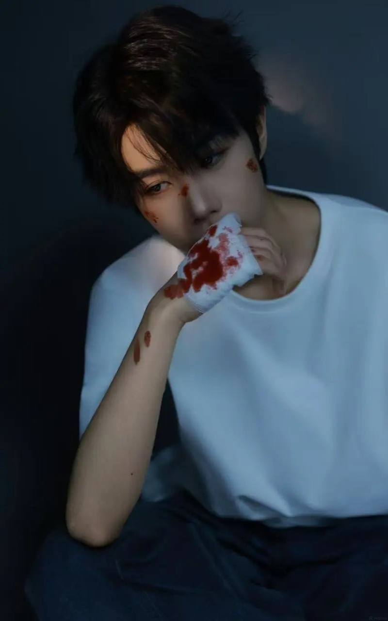 hình boy cô đơn trong bóng tối