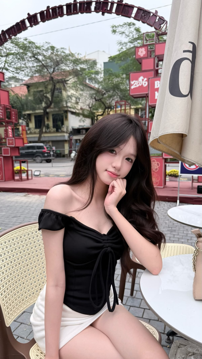 hình cô gái với vẻ ngoài tươi tắn và tự nhiên