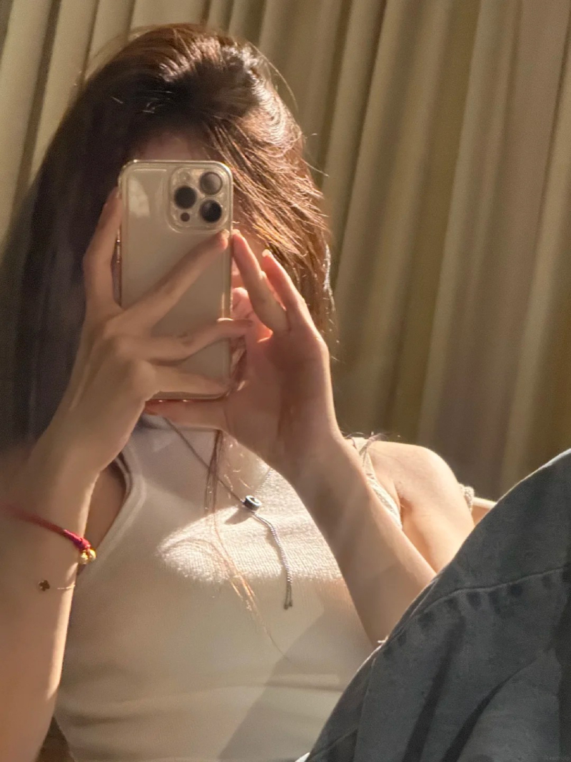 hình gái xinh che mặt tạo dáng đẹp