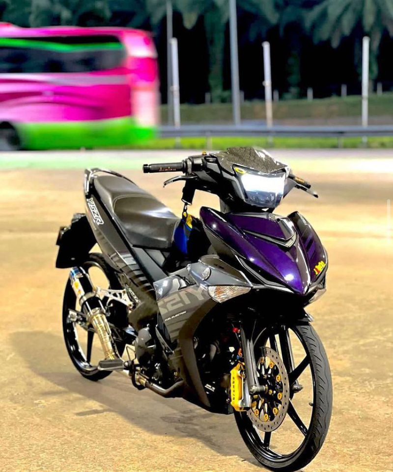 hình xe độ phong cách thể thao mạnh mẽ